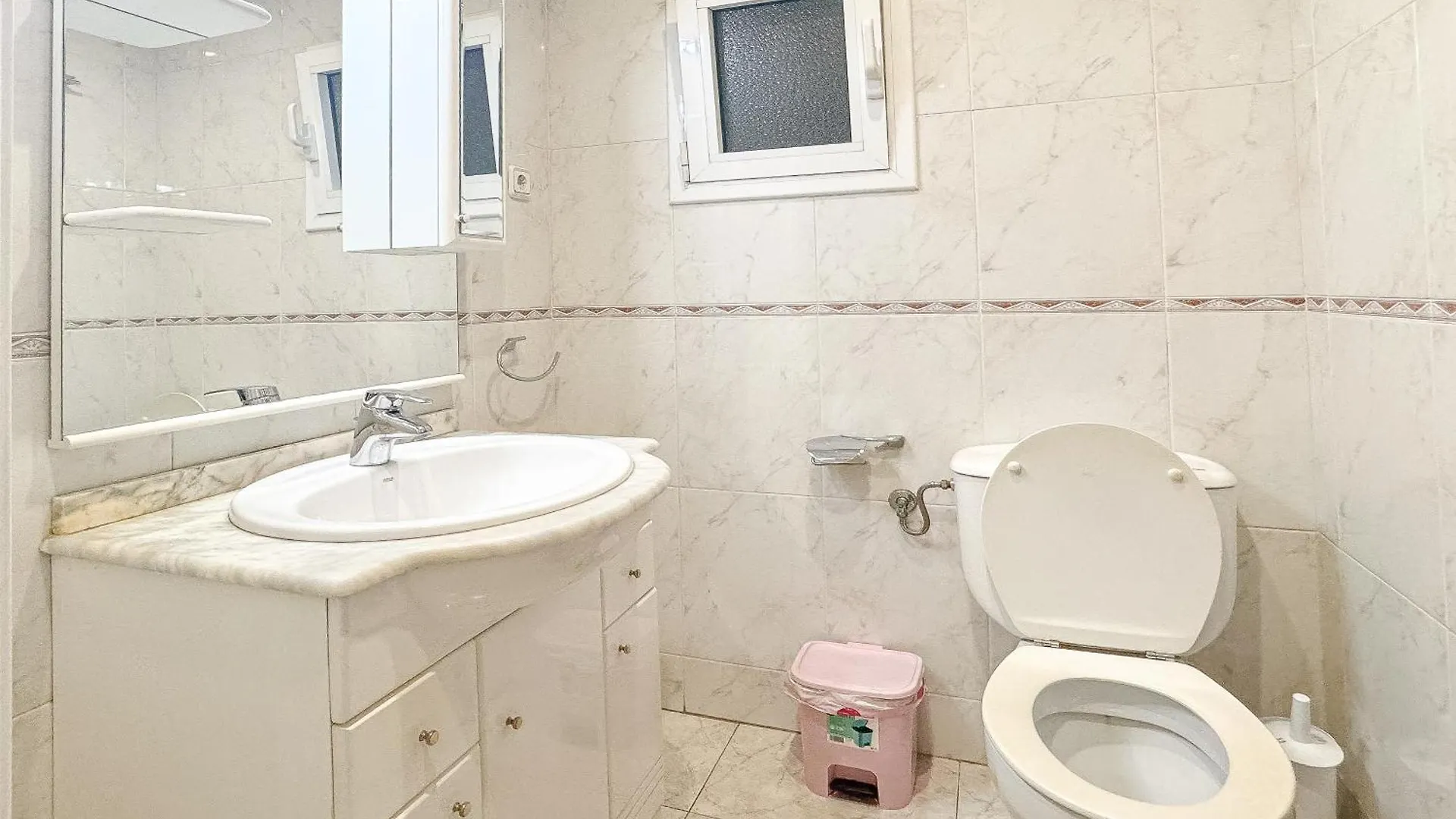 Charming Rooms In Shared Apartment Near Camp Nou Barcelona Spain